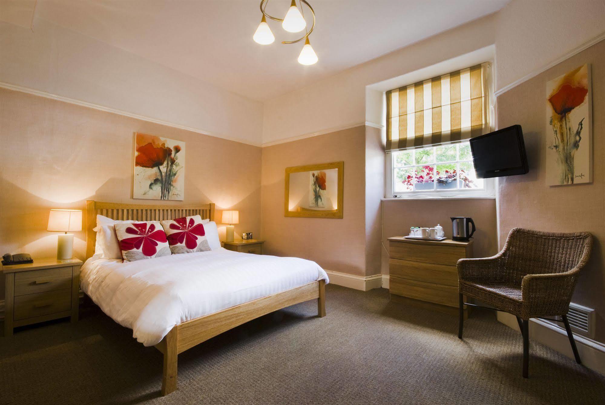 Tweedies Bar And Hotel 3*